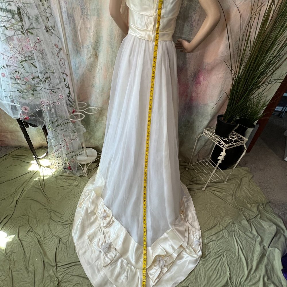 Vintage📌 Strapless Unique Tailored Wedding Gown with Long Train - Picture 9 of 16